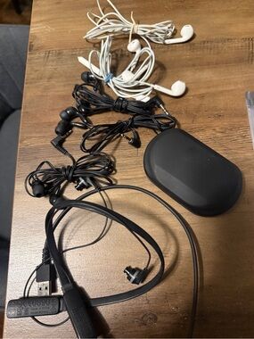 Mixed Wired Earbuds Bundle - Black & White